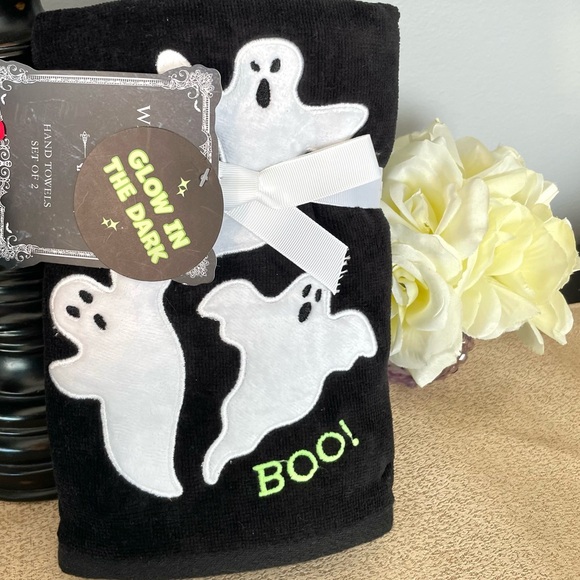 NWT Set of 2 Glow In The Dark Ghost 👻 Hand Towels - Picture 5 of 8